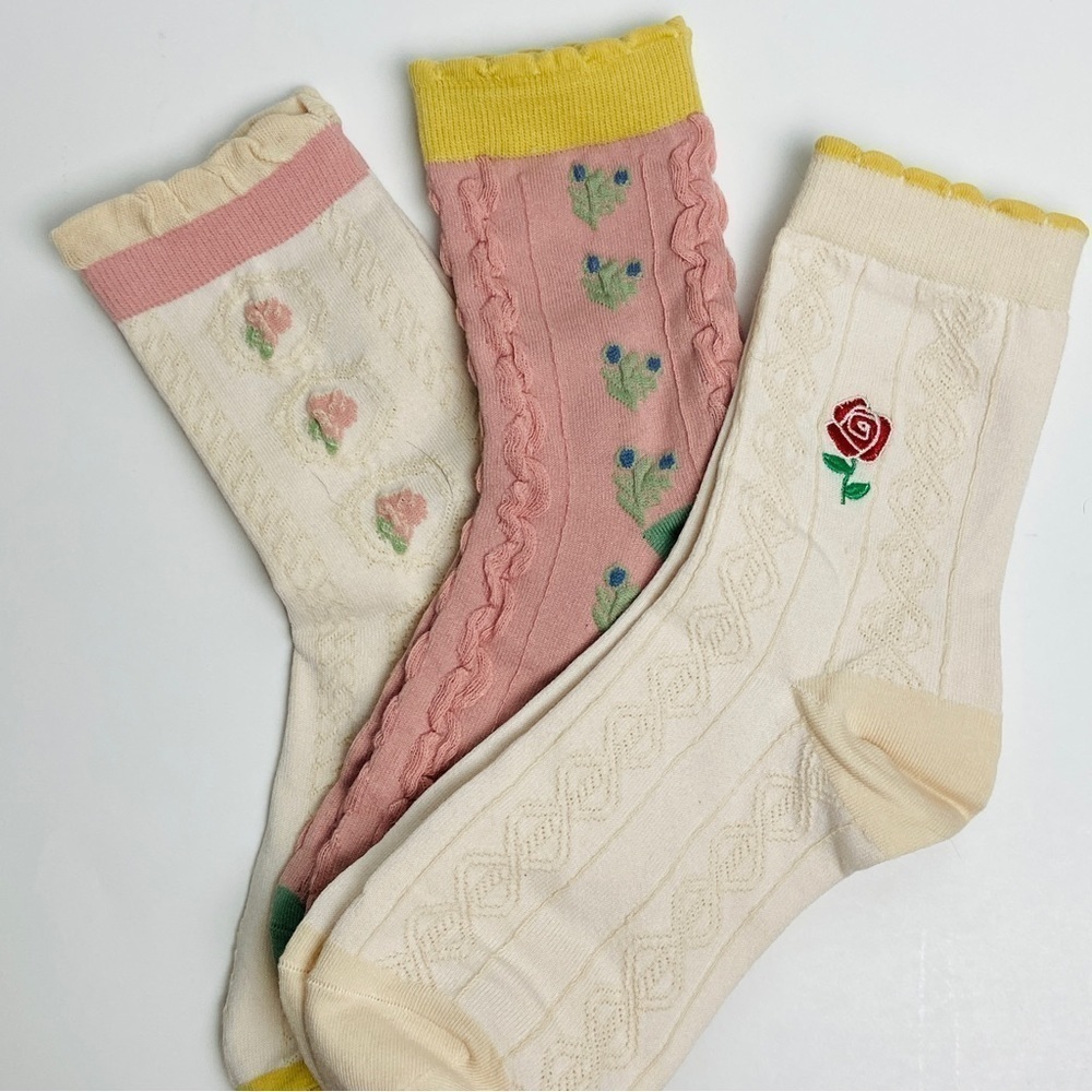 Nwot 3 pair ladies vintage Victorian style floral socks. Cottagecore